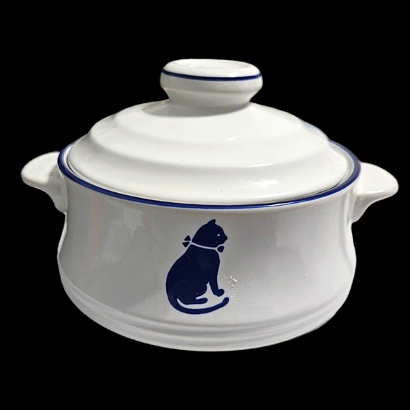 1984 Vtg International House Country Blue, Blue Cat Covered Casserol Dish, Korea - Picture 1 of 9